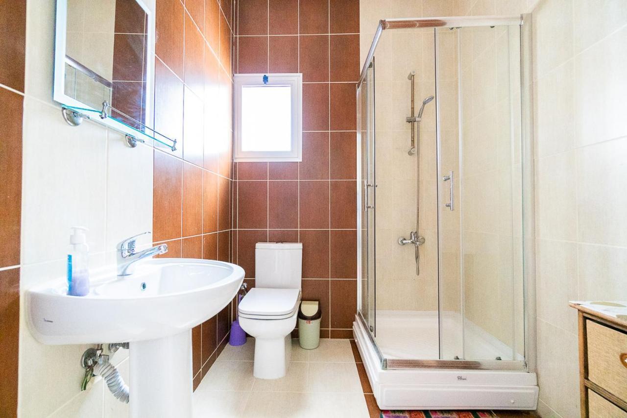 Luxury Two-Bedroom Apartment In Amazing Place Lukomorye C4 Karavas  Eksteriør bilde